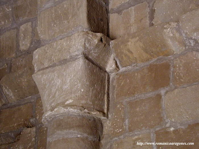 DETALLE DE CAPITEL LISO